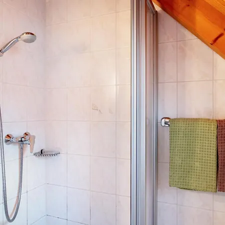 Beim Pauli تيتيسي نيوستادت